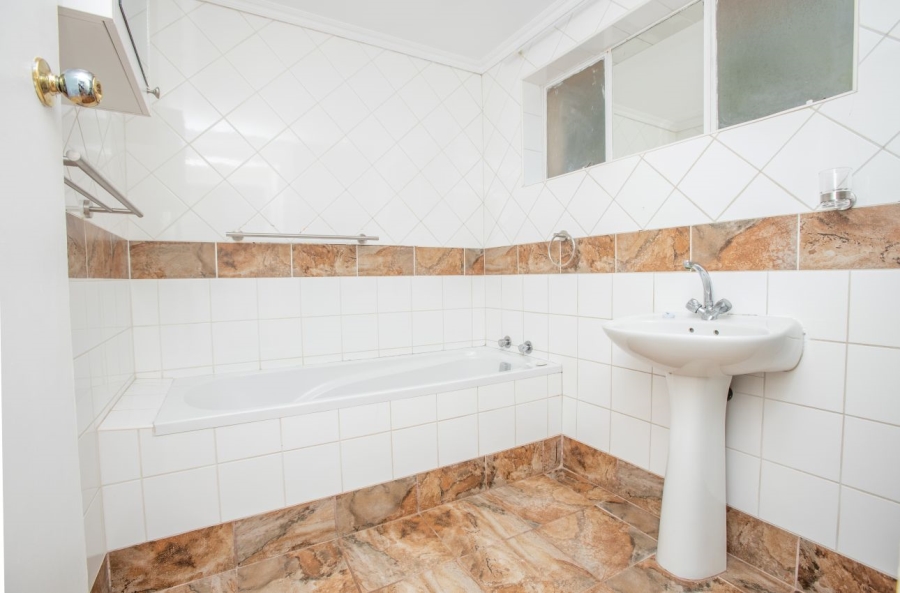 To Let 3 Bedroom Property for Rent in Selborne Eastern Cape